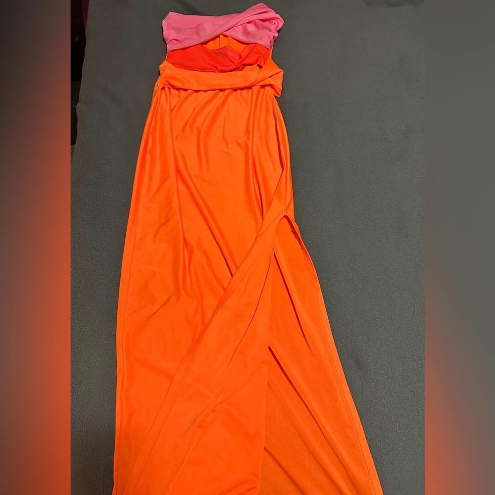 Vibrant Strapless Summer dress with cutouts